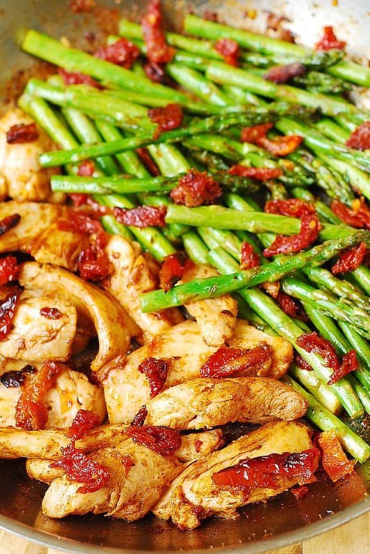 Paprika Chicken, Asparagus, and Sun-Dried Tomatoes Skillet